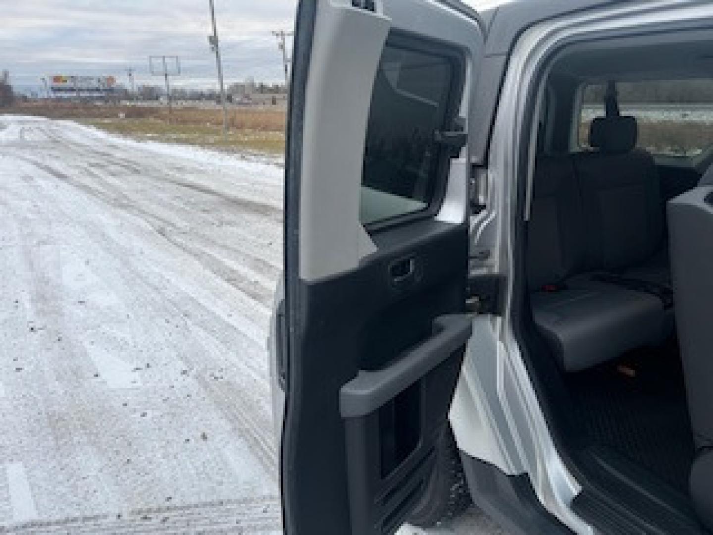 2008 Honda Element EX 2WD AT (5J6YH18798L) with an 2.4L L4 DOHC 16V engine, 5-Speed Automatic Overdrive transmission, located at 17255 hwy 65 NE, Ham Lake, MN, 55304, 0.000000, 0.000000 - Photo#12